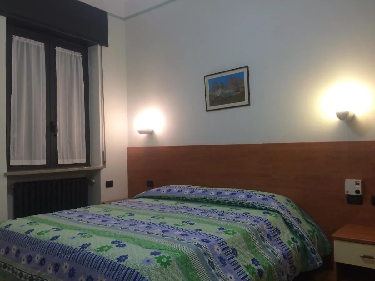 Albergo Castello Miradolo Terme 3*,  Italy