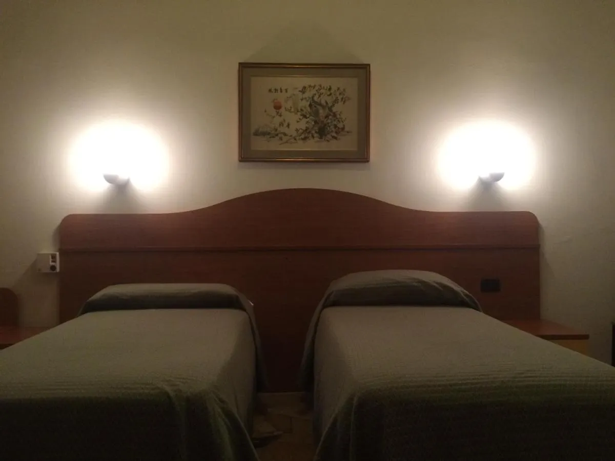 Albergo Castello Miradolo Terme 3*,